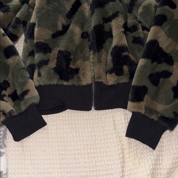 Socialite Camouflage Faux Fur Coat - Picture 3 of 6